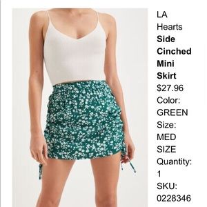 LSLA HEARTS
Side Cinched Mini Skirt
Size: MED SIZE